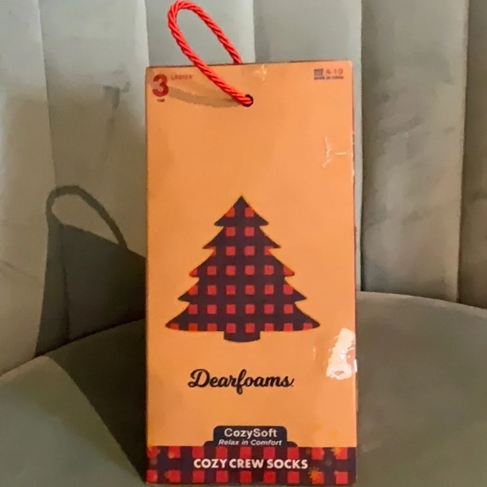New in box, Dearfoams cozy crew sock trio - shoe sizes 4-10